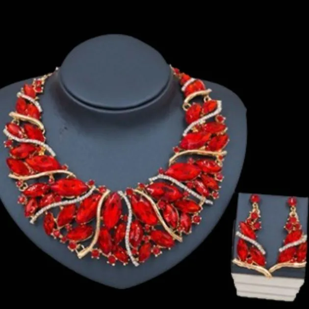 Conjunto de collar y pendientes Ribbon of lux