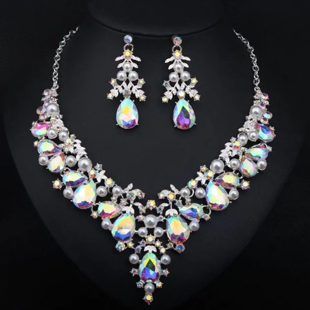 Conjunto de collar y aretes de piedras preciosas de perlas de cristal